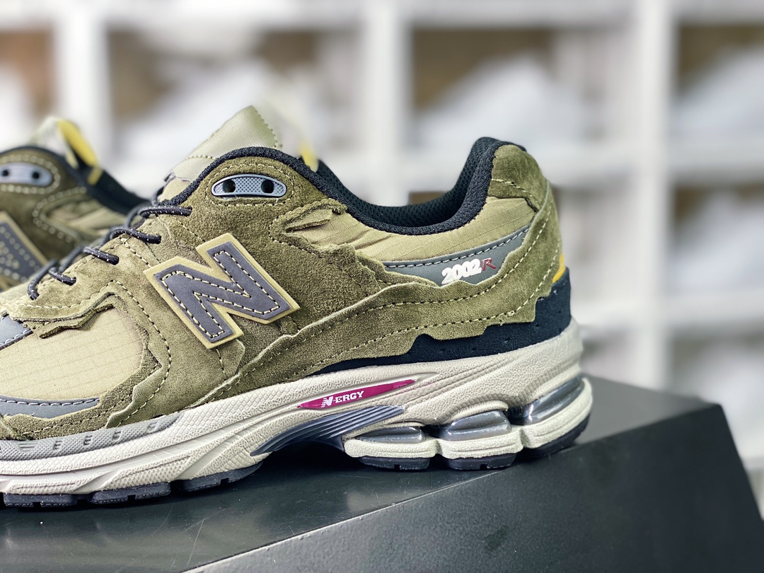 200 新百伦New Balance 2002R”Protection Pack”系列低帮复古慢跑鞋“橄榄军绿做旧破布”M2002RDN