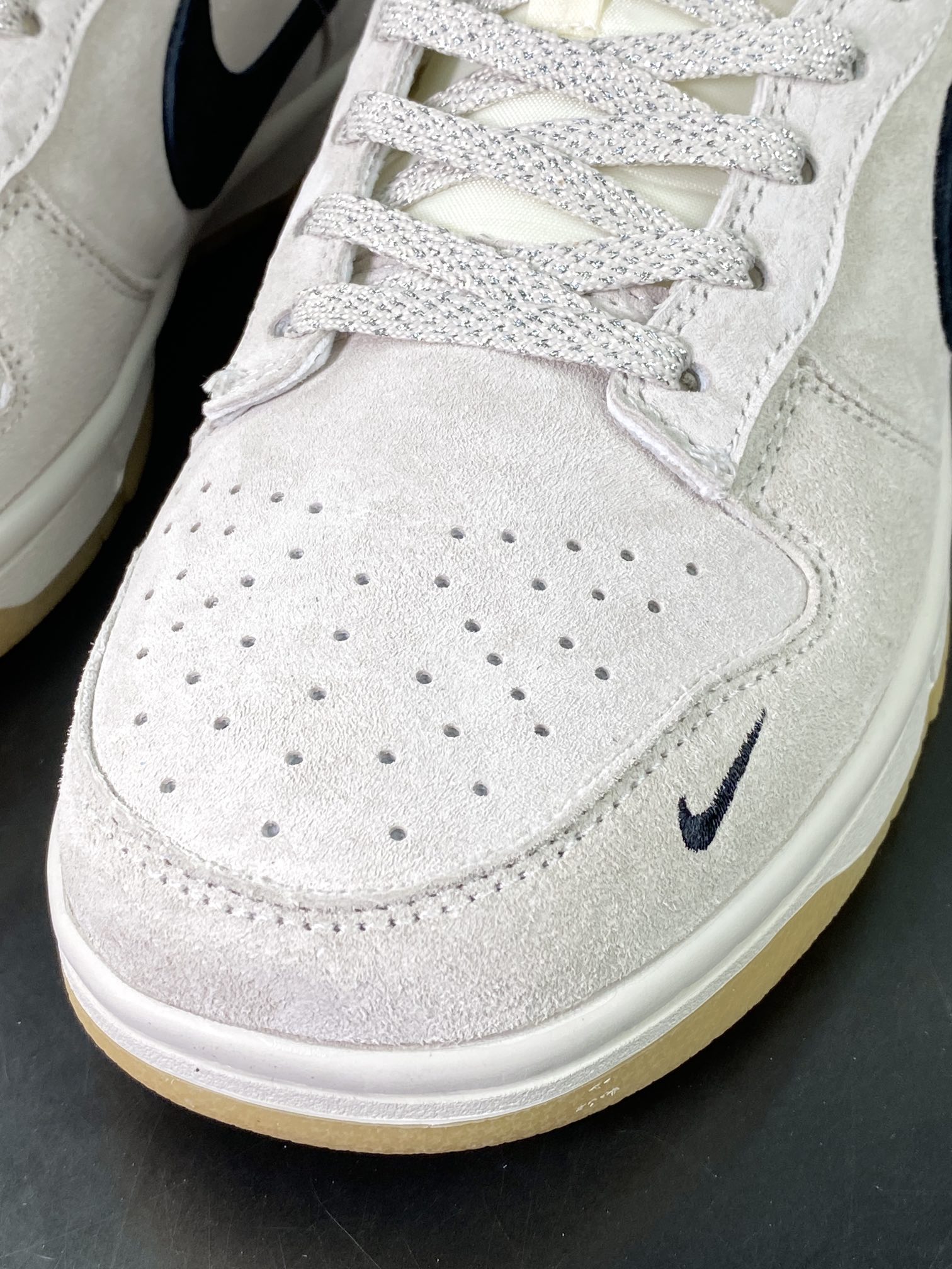 280 SB Dunk Low Retro SP扣篮系列低帮板鞋“麂皮米白黑小钩生胶底”DD1391-137