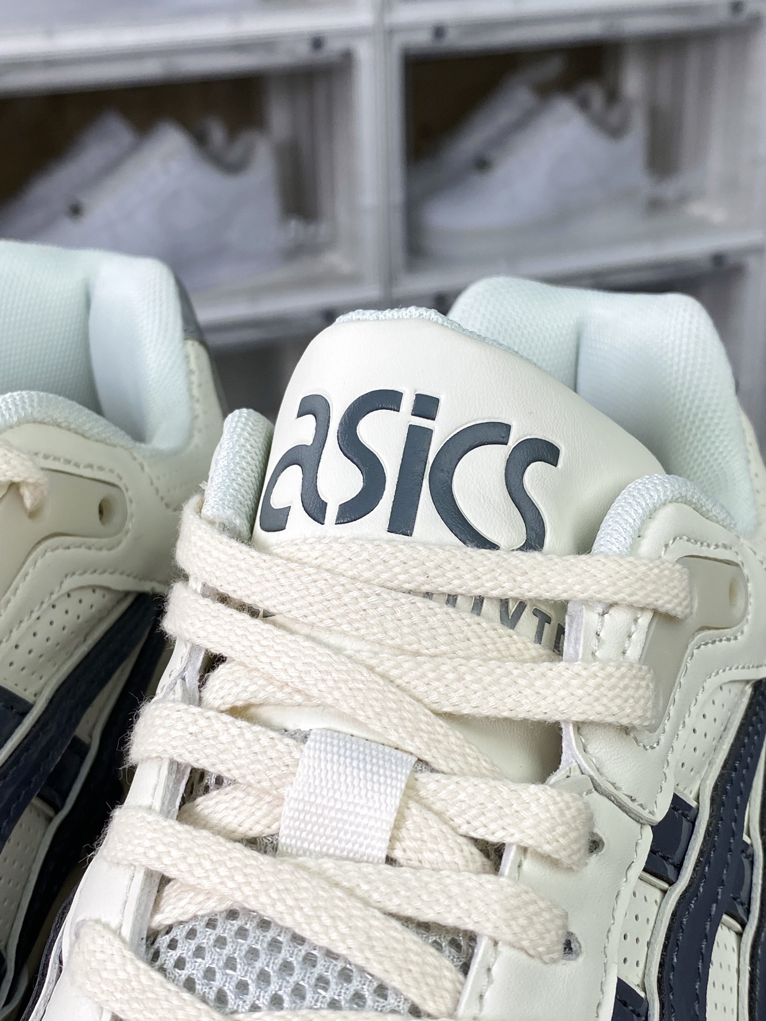 180 ASICS Gel-Spotlyte Low 莱特系列低帮板鞋“奶白灰深灰”1203A397-021