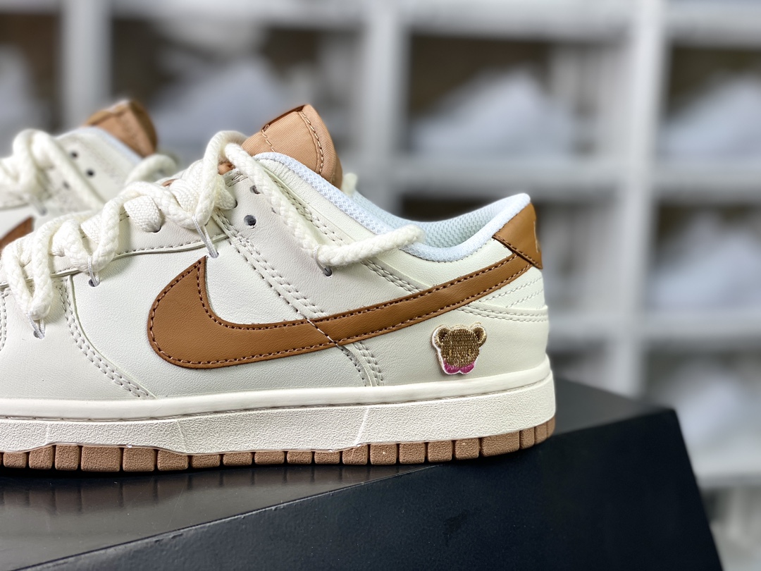 SB Dunk Low”Beige Brown Bear”扣篮系列低帮板鞋“米白棕豆乳熊仔绑绳”DD1873-200