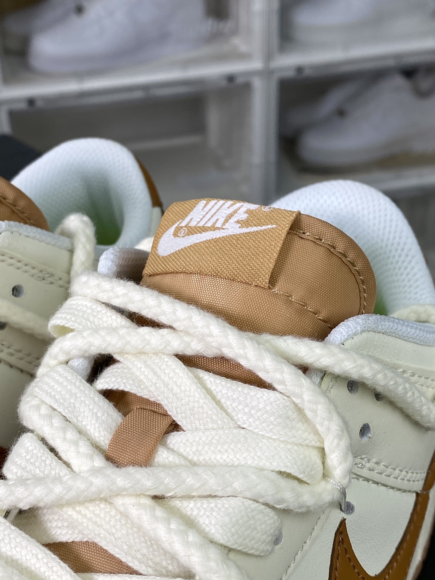 SB Dunk Low”Beige Brown Bear”扣篮系列低帮板鞋“米白棕豆乳熊仔绑绳”DD1873-200