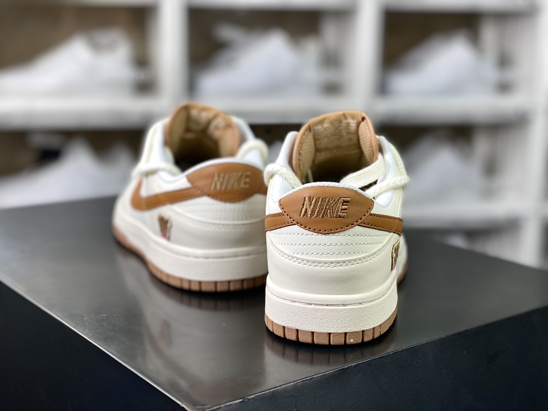 SB Dunk Low”Beige Brown Bear”扣篮系列低帮板鞋“米白棕豆乳熊仔绑绳”DD1873-200