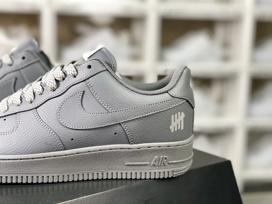 240 Air Force 1'07 Low 空军一号低帮经板鞋“皮革灰白”CZ6767-108