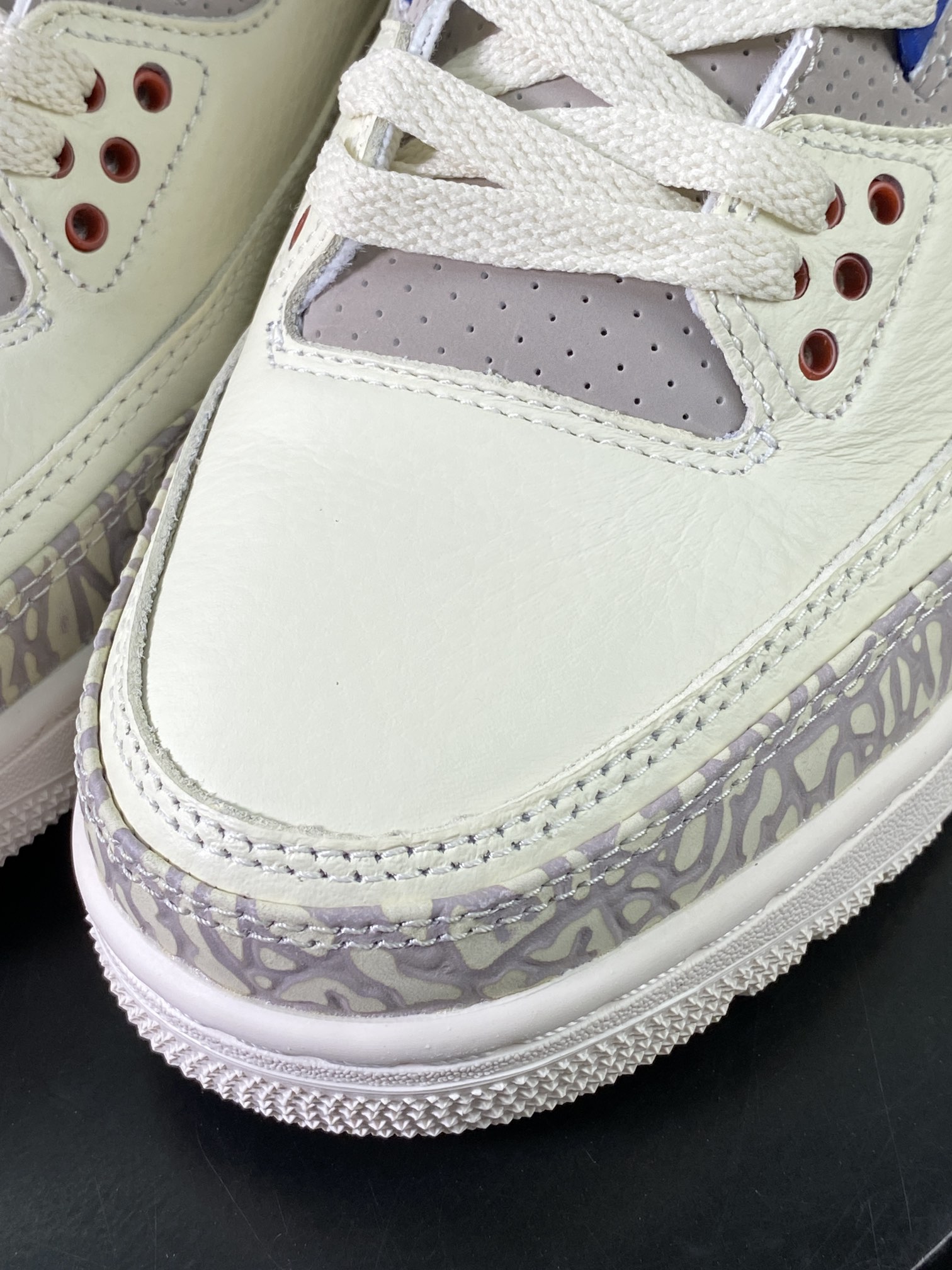 Air Jordan 3 Retro”International Flight”迈克尔·乔丹AJ3代中帮篮球鞋“白红蓝水泥独立日爆裂纹”136064-140