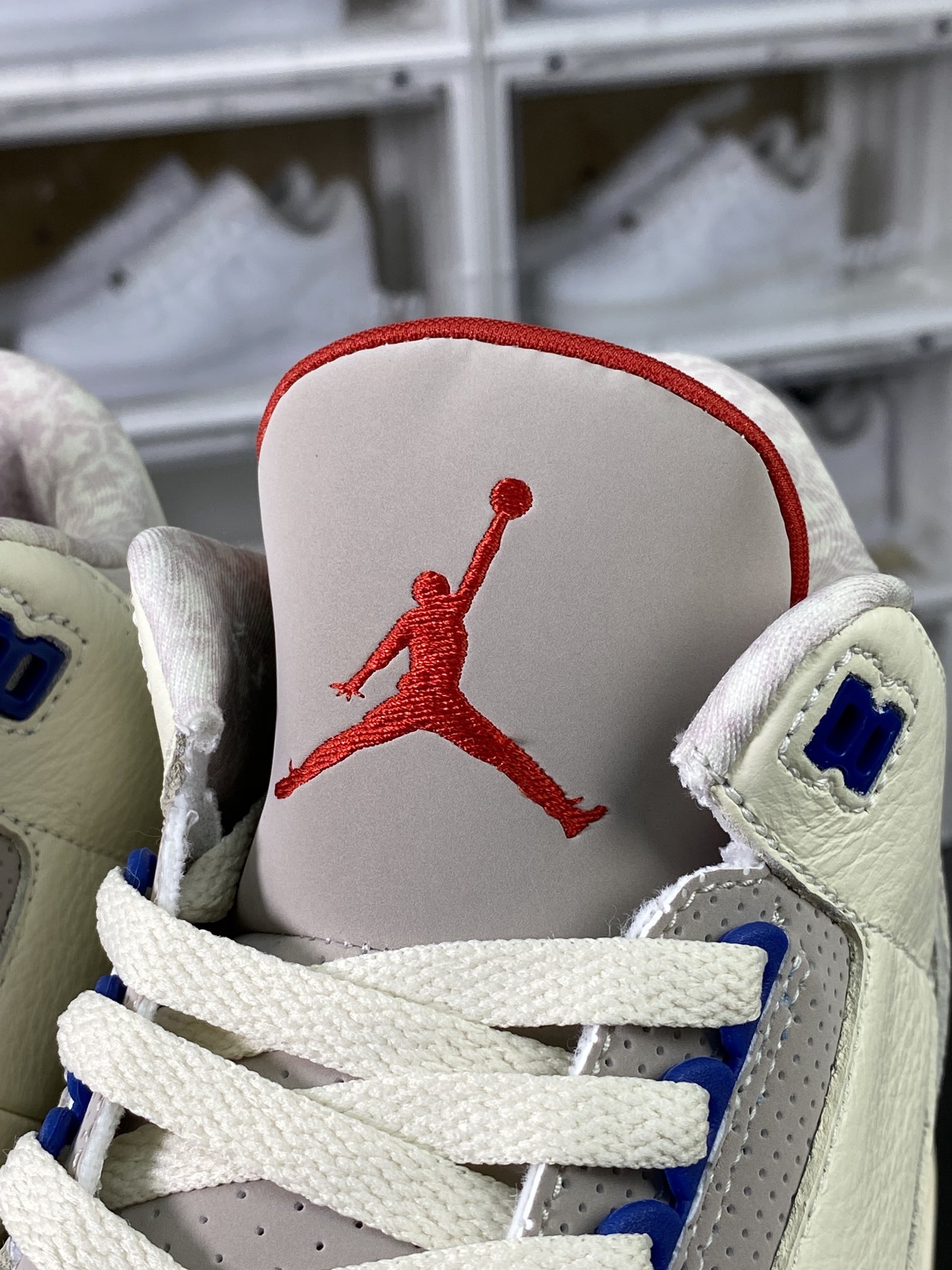 Air Jordan 3 Retro”International Flight”迈克尔·乔丹AJ3代中帮篮球鞋“白红蓝水泥独立日爆裂纹”136064-140