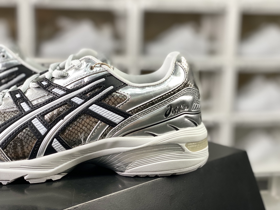 200 KIKS x 【Asics】 GEL-1090 Blade”Gray Silver”系列低帮跑步鞋“液态银黑脊游蛇纹”1203A214-020