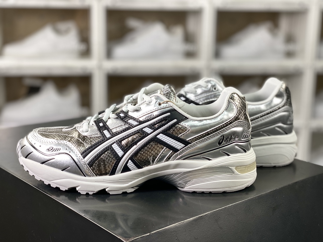 200 KIKS x 【Asics】 GEL-1090 Blade”Gray Silver”系列低帮跑步鞋“液态银黑脊游蛇纹”1203A214-020