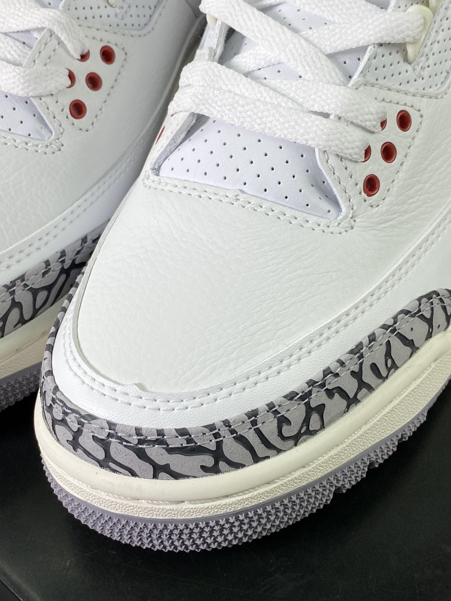 260  Air Jordan 3 Retro"White Cement Reimagined"迈克尔·乔丹AJ3代中帮篮球鞋“白水泥爆裂纹氧化黄”DN3707-100