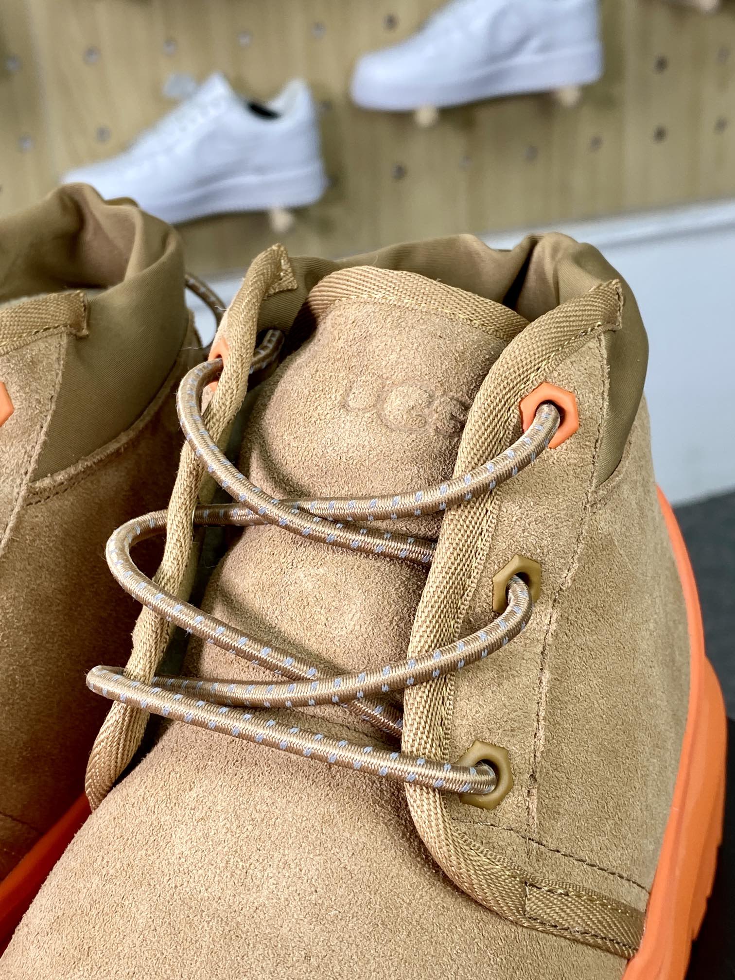 320 UGG M Neumel Weather Hybrid 纽姆防水混合系列中帮厚底轻量休闲运动工装袋鼠靴“加绒栗黄亮橙底”1143991-CHE