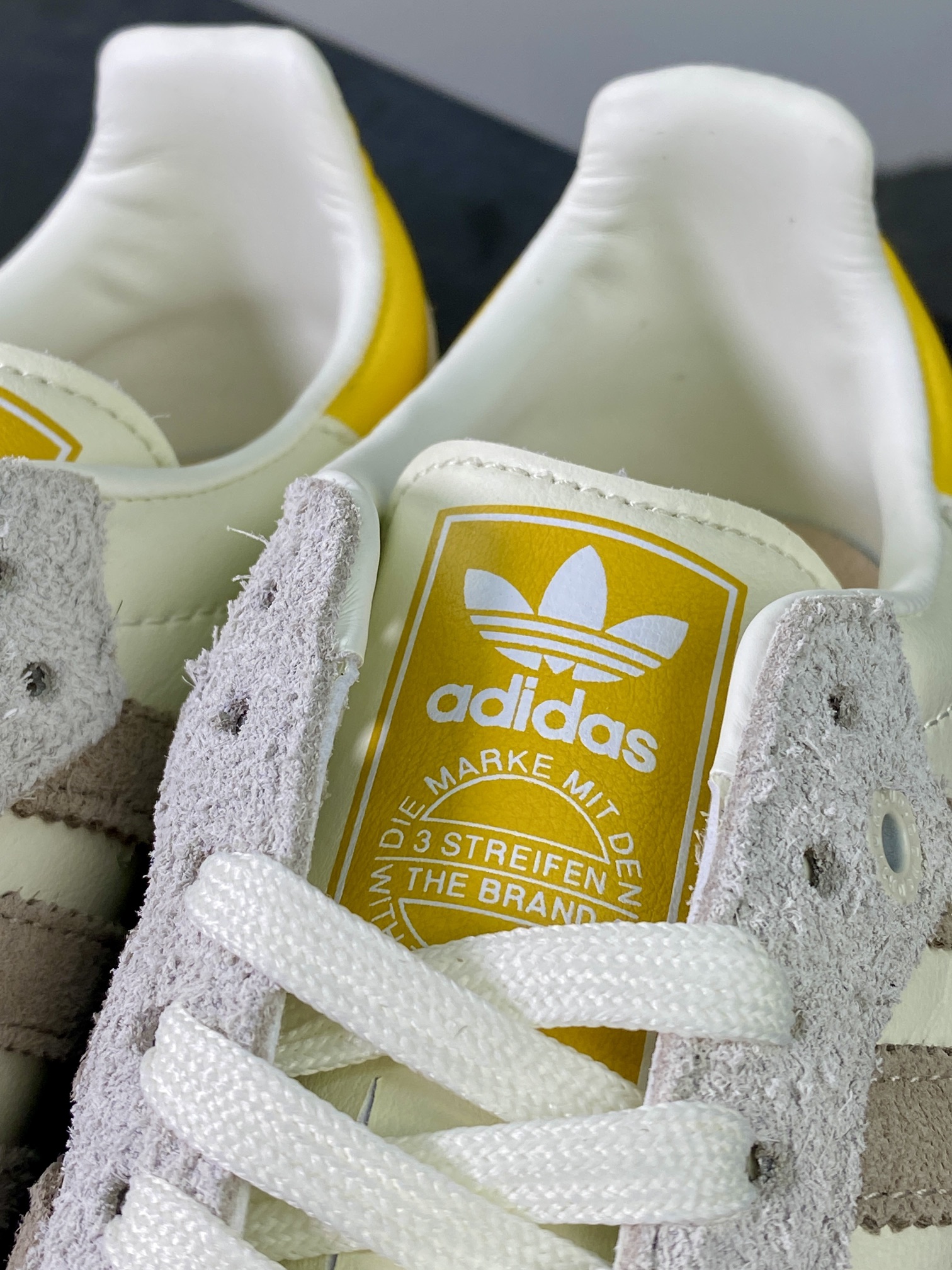 KITH x Adidas Gazelle Indoor Trainers low-top sneakers ”leather white light gray yellow tail” IE0169