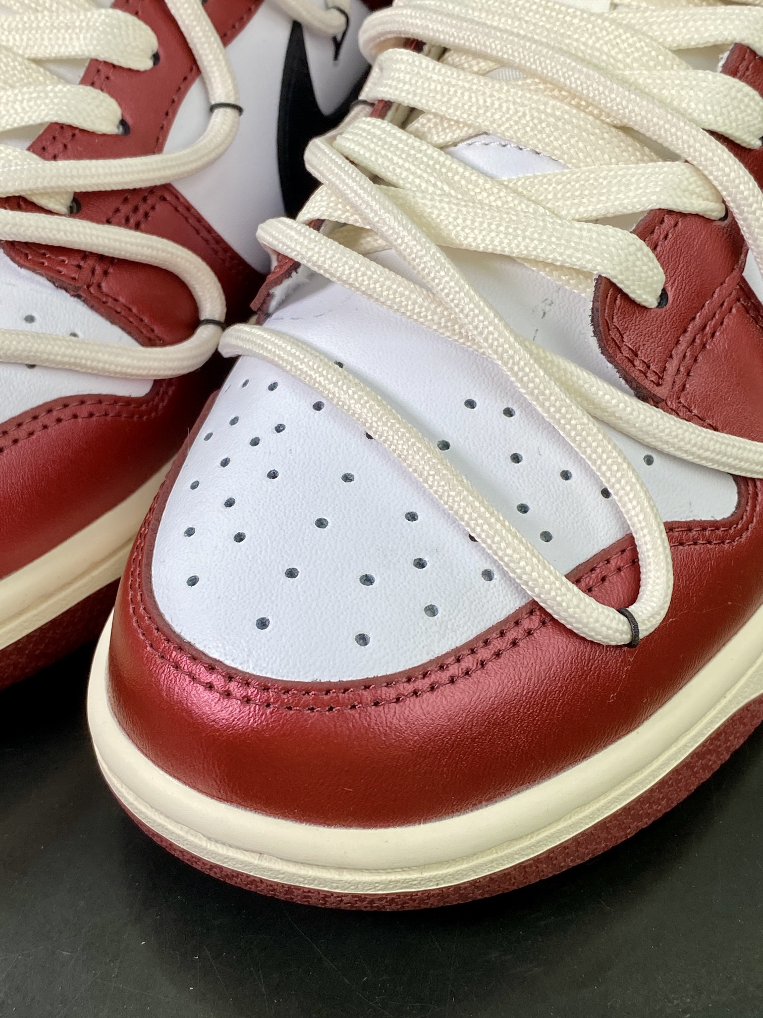 Nike SB Dunk Low Lot ”Wine Red” Dunk Series Low-top Sneakers ”Leather Winery Lace” FJ4555-100