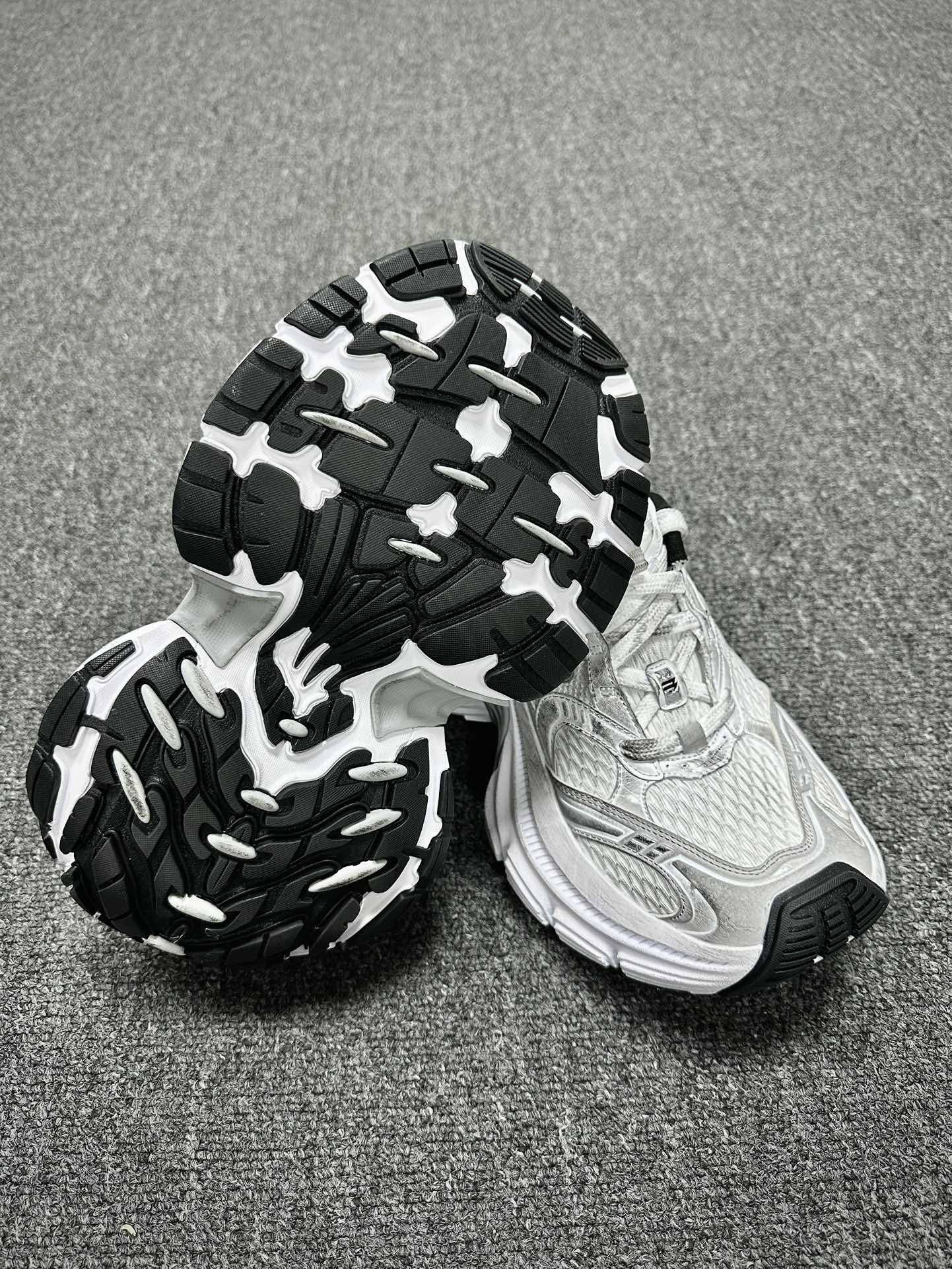 400 巴黎世家BALENCIAGA 10XL Sneakers 10+系列低帮慢跑鞋“网织银灰反光”734731 W3XLR 1281