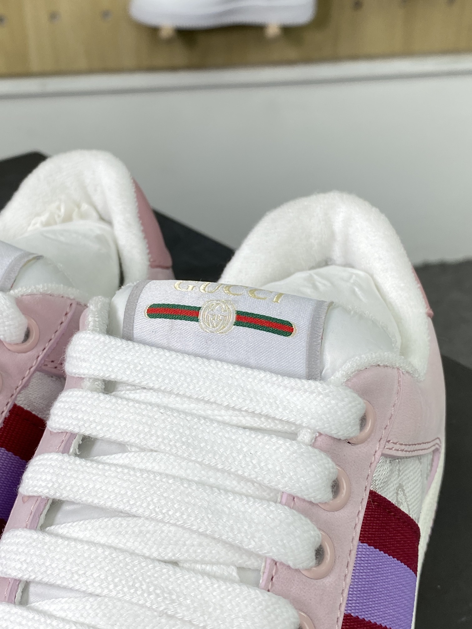 400 Gucci Screener GG Sneaker Low 经典原型系列低帮复古老爹板鞋“皮革淡粉紫白红织带”677423 HVKI0 9090