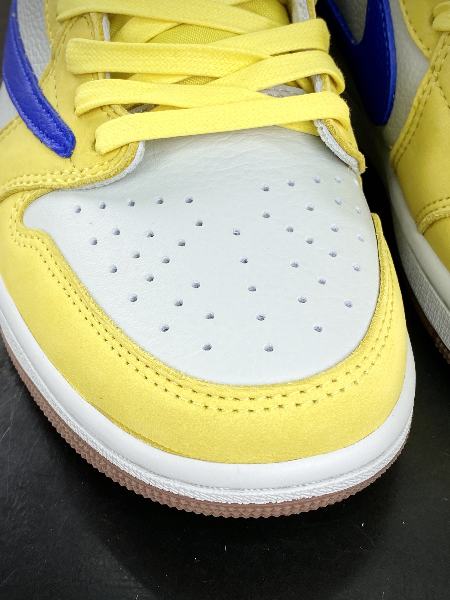 Travis Scott x Nike Wmns Air Jordan 1 Low OG ”Canary” AJ1 Jordan Generation Basketball Shoes ”TS Joint Blue Yellow White Black Hook 8.0” DZ4137-700