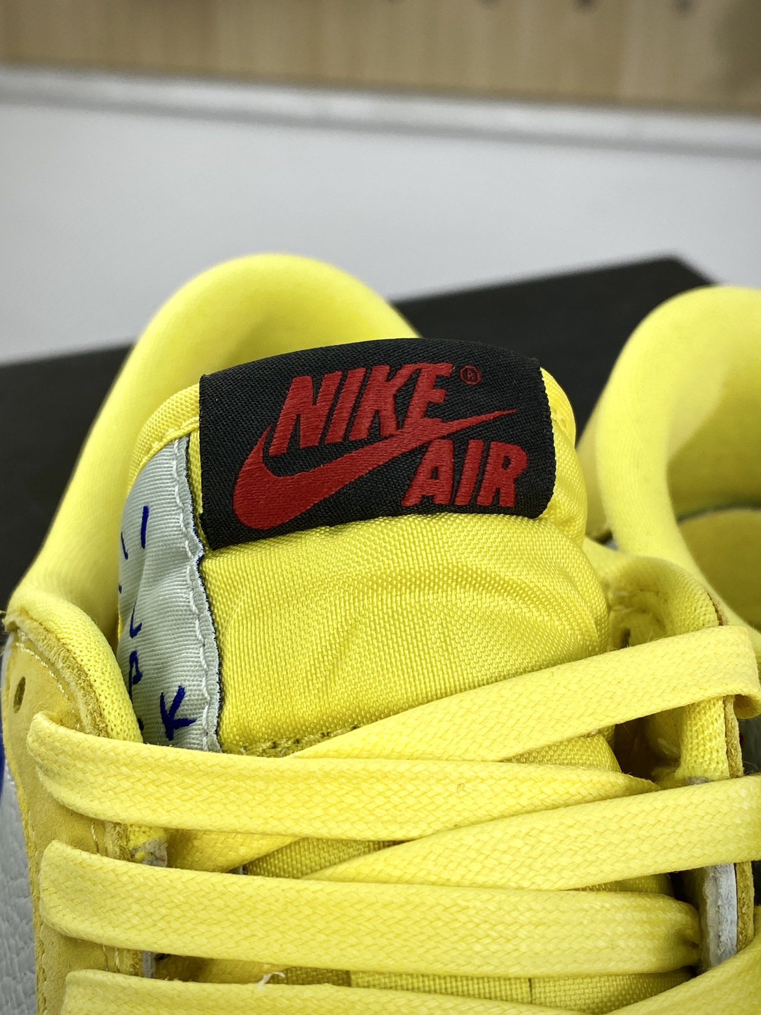 Travis Scott x Nike Wmns Air Jordan 1 Low OG ”Canary” AJ1 Jordan Generation Basketball Shoes ”TS Joint Blue Yellow White Black Hook 8.0” DZ4137-700