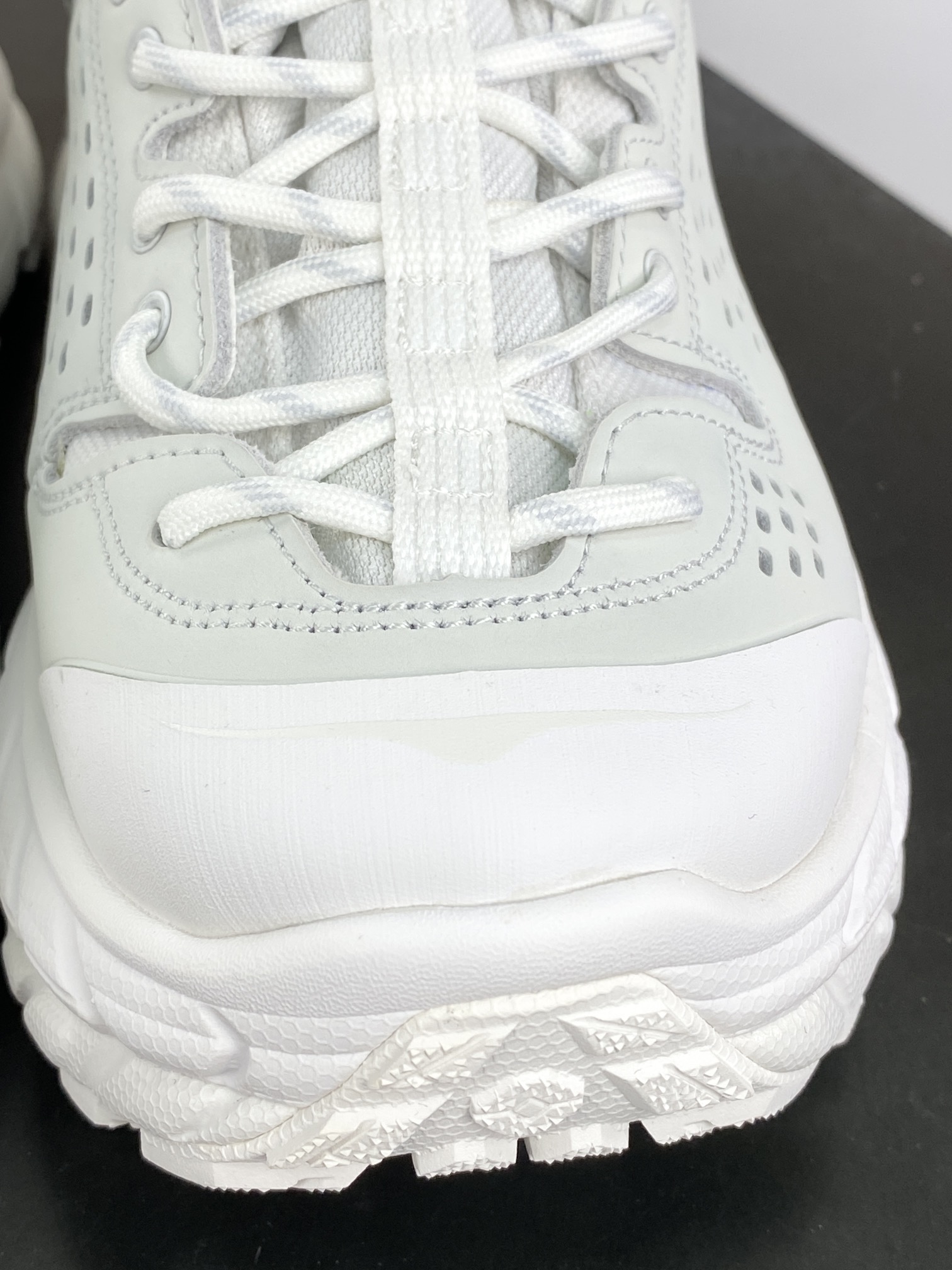 280 HOKA ONE ONE Tor Ultra Low Gore-Tex 托亚系列增强版低帮运动鞋“磨砂白灰”1130310/WNCL