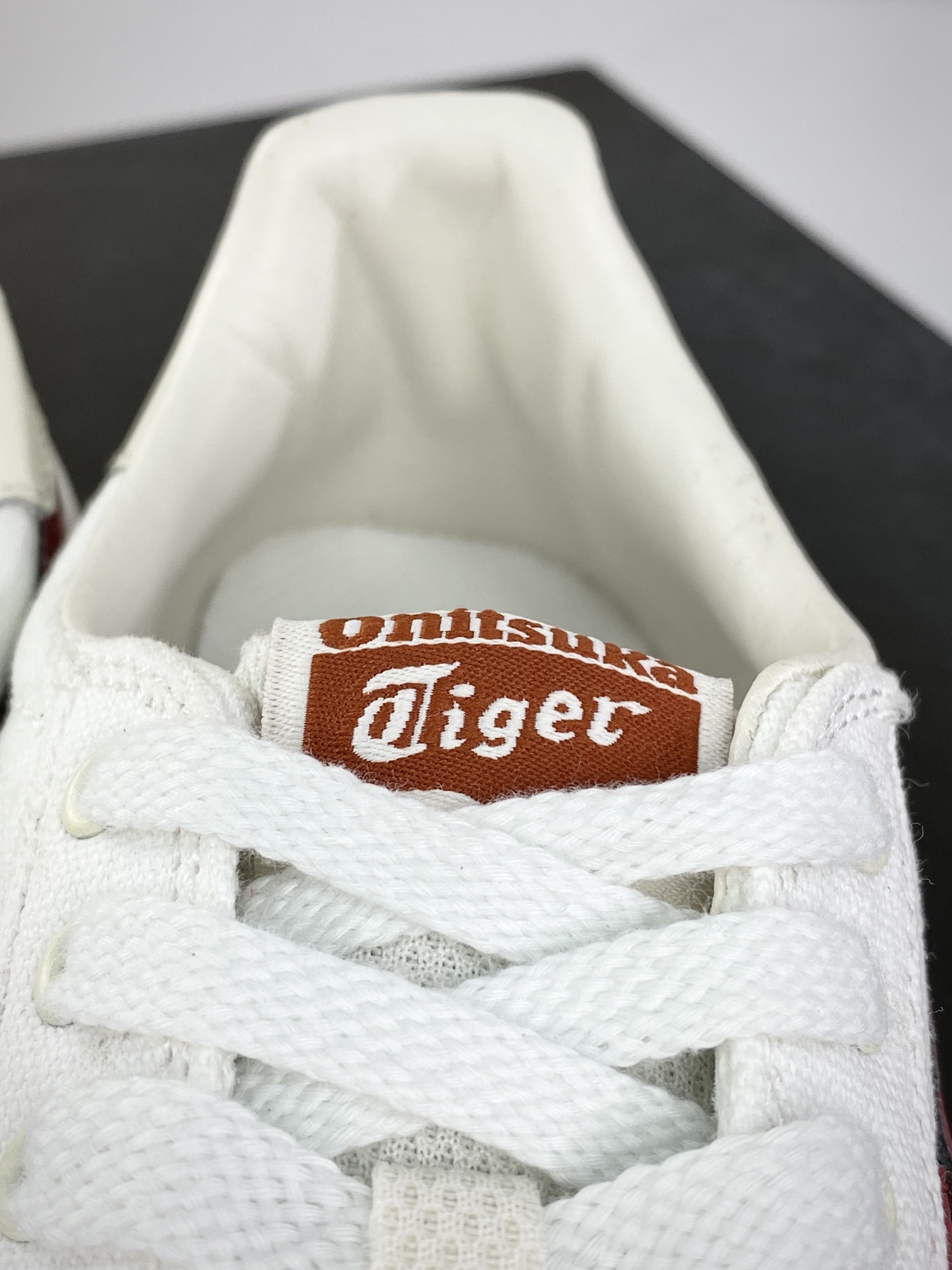 150 鬼塚虎/Onitsuka Tiger Tokuten 得分系列低帮板鞋“皮革白红”1183C086-250