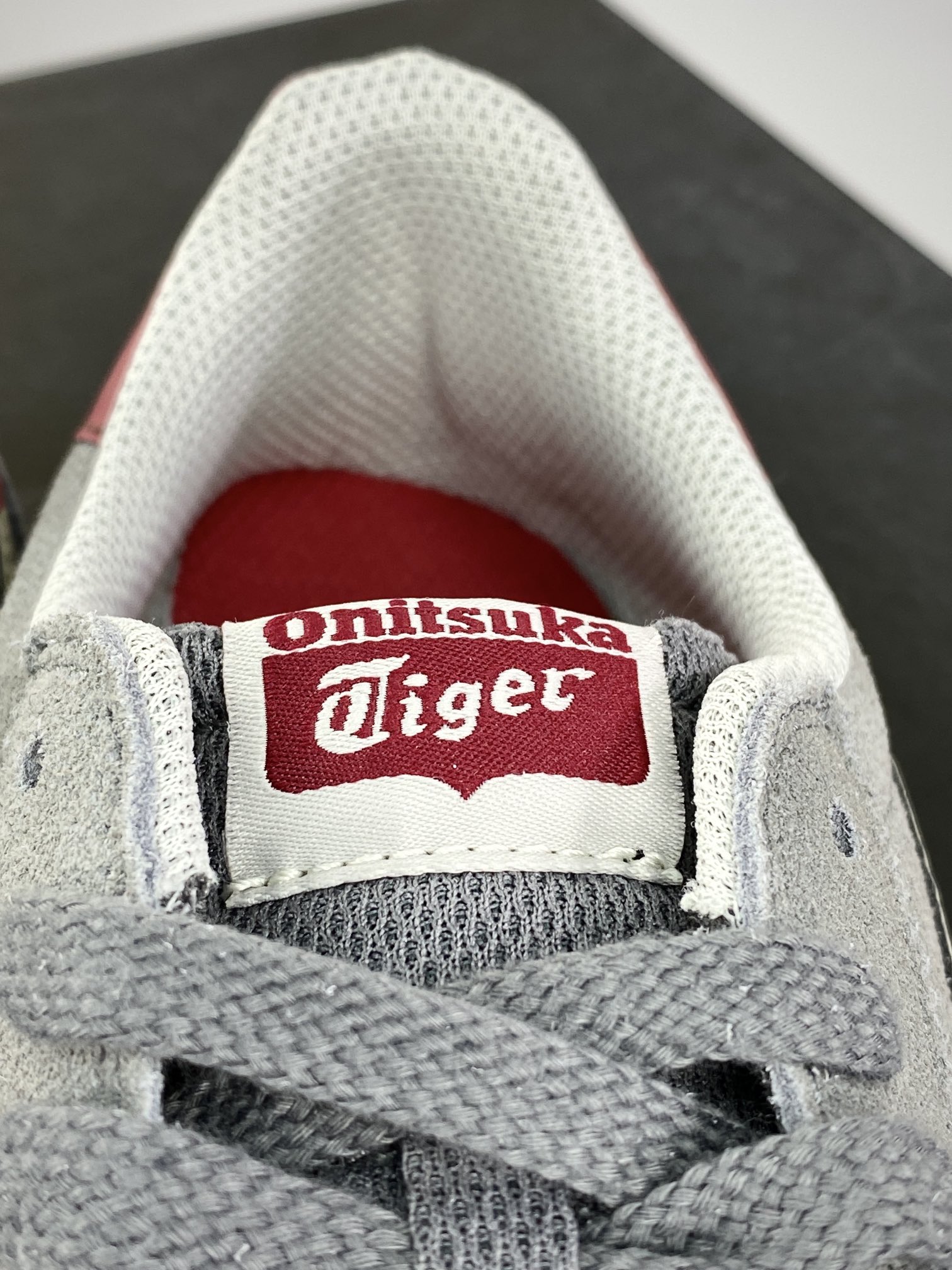 150 鬼塚虎/Onitsuka Tiger Tokuten 得分系列低帮复古板鞋“皮革灰白红”1183C086-250