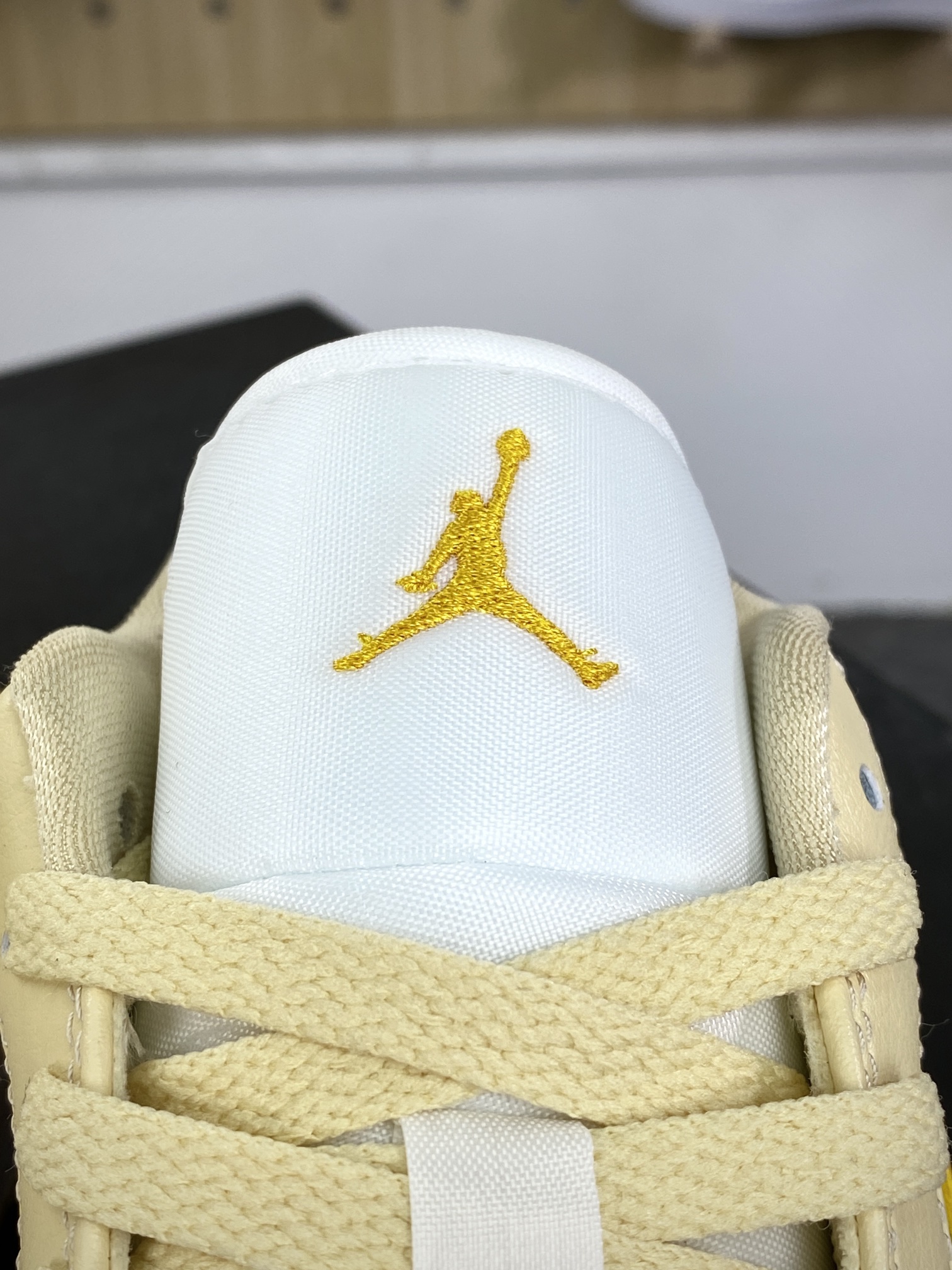 200 耐克Nike Wmns Air Jordan 1 Low GS”Team Gold”AJ1乔丹一代篮球鞋“皮革米黄”DC0774-170