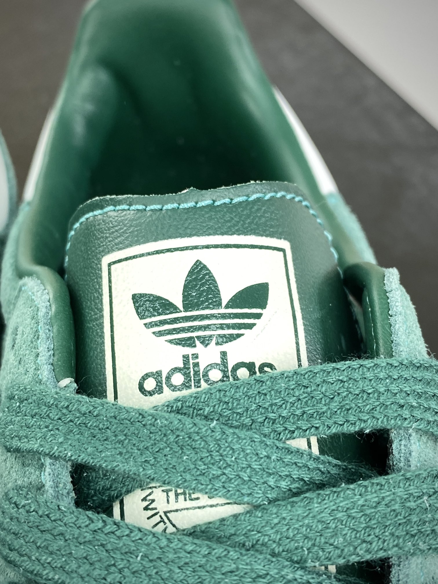 160 阿迪达斯/三叶草Adidas Originals Samba Vegan OG桑巴舞板鞋“翻毛皮冲孔草绿白”HP7902