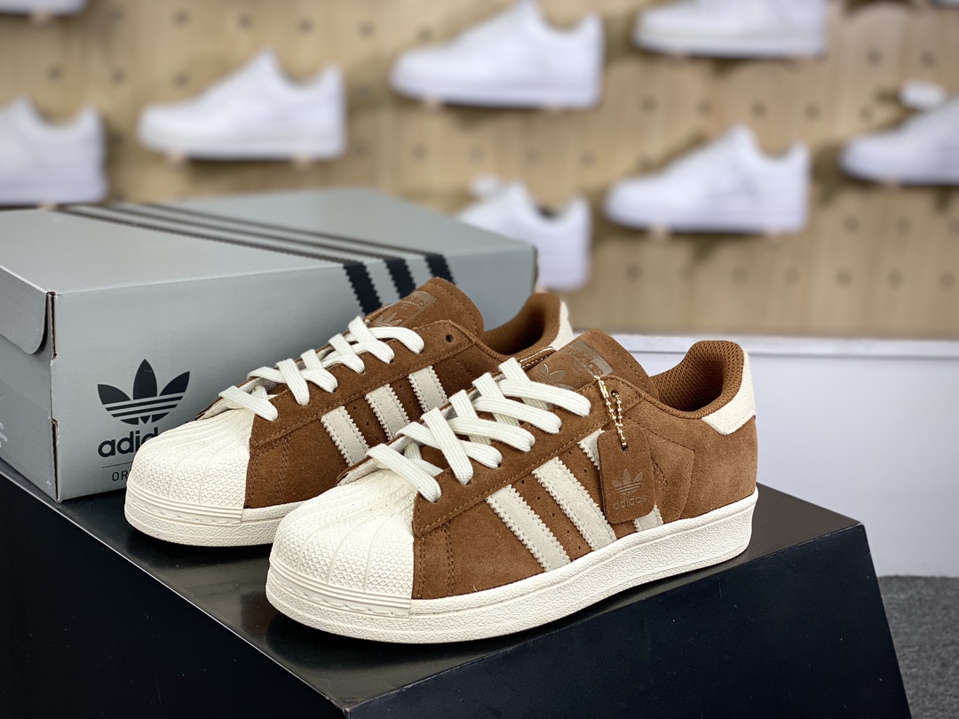 200 三叶草Adidas Originals Superstar”Brown Desert”经典贝壳头板鞋“翻毛摩卡棕米白”IG3048