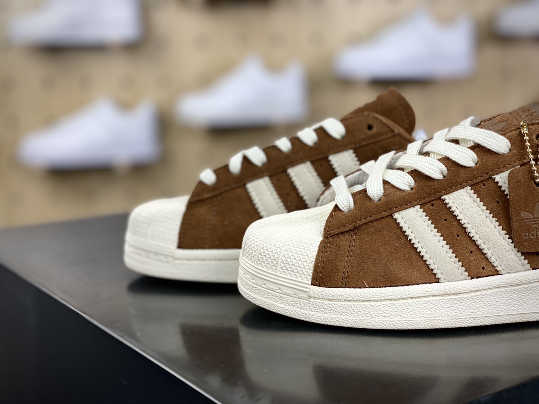 200 三叶草Adidas Originals Superstar”Brown Desert”经典贝壳头板鞋“翻毛摩卡棕米白”IG3048