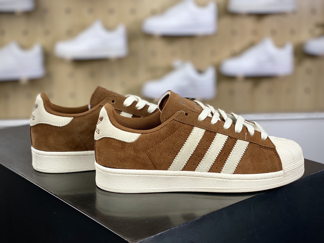 200 三叶草Adidas Originals Superstar”Brown Desert”经典贝壳头板鞋“翻毛摩卡棕米白”IG3048