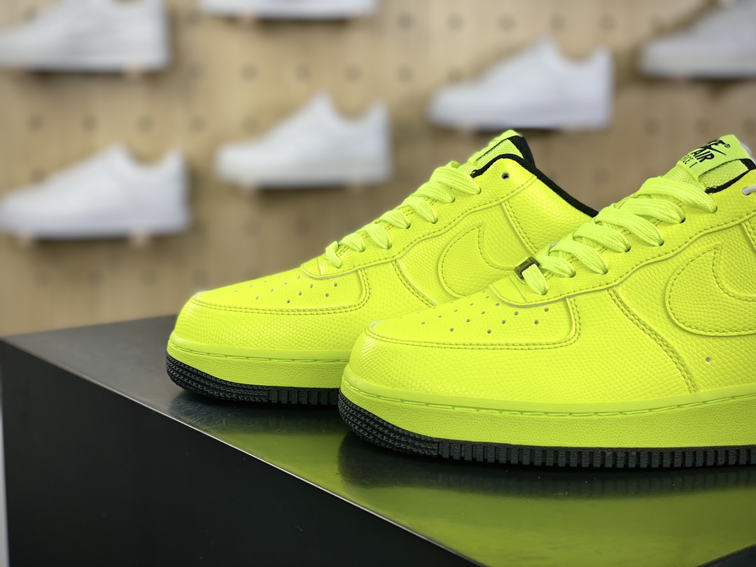 200 Nike Air Force 1’07 Low"Volt/Black/Volt"空军一号系列经典板鞋“皮革荧光绿黑”488298-703