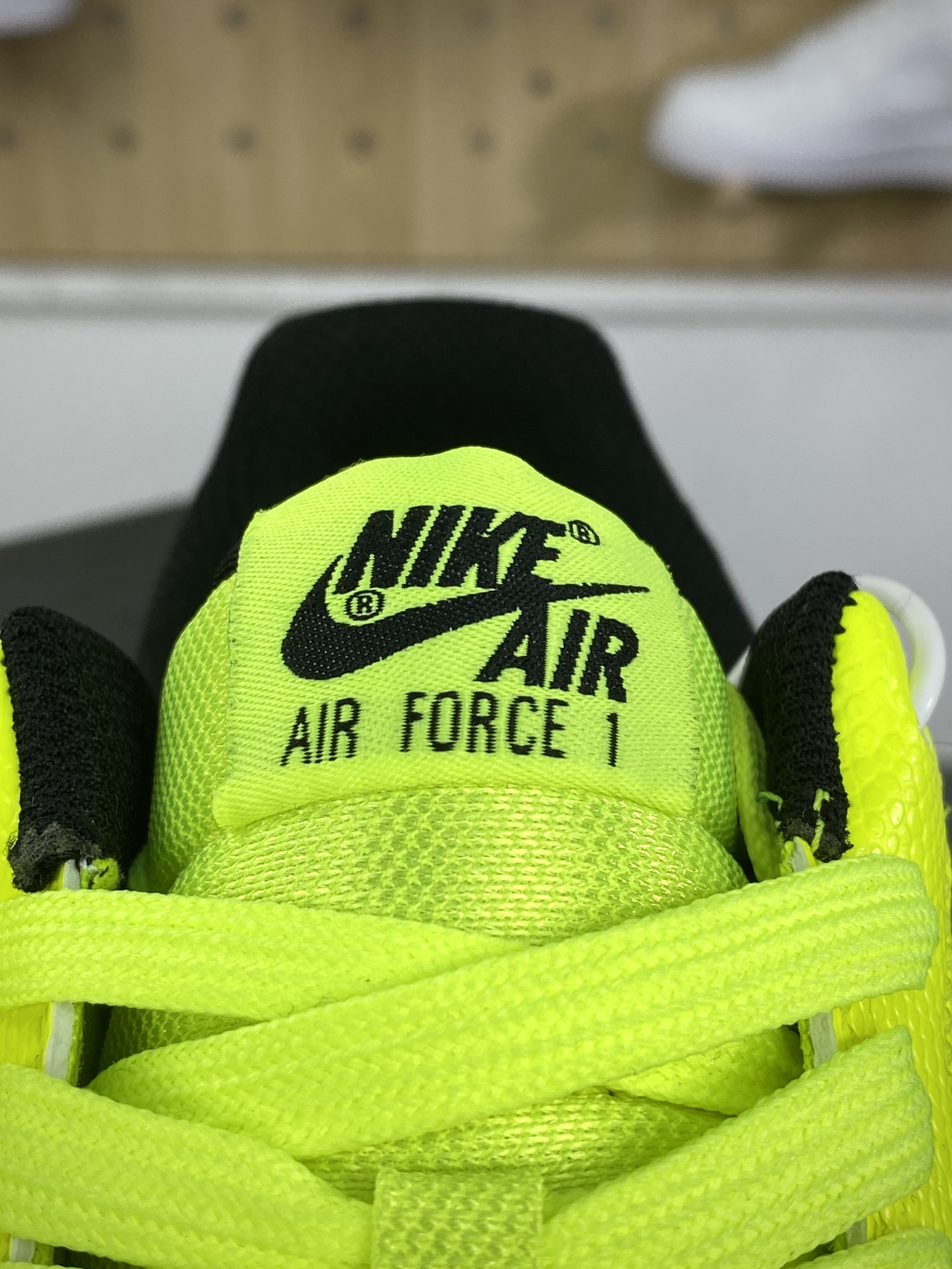 200 Nike Air Force 1’07 Low"Volt/Black/Volt"空军一号系列经典板鞋“皮革荧光绿黑”488298-703