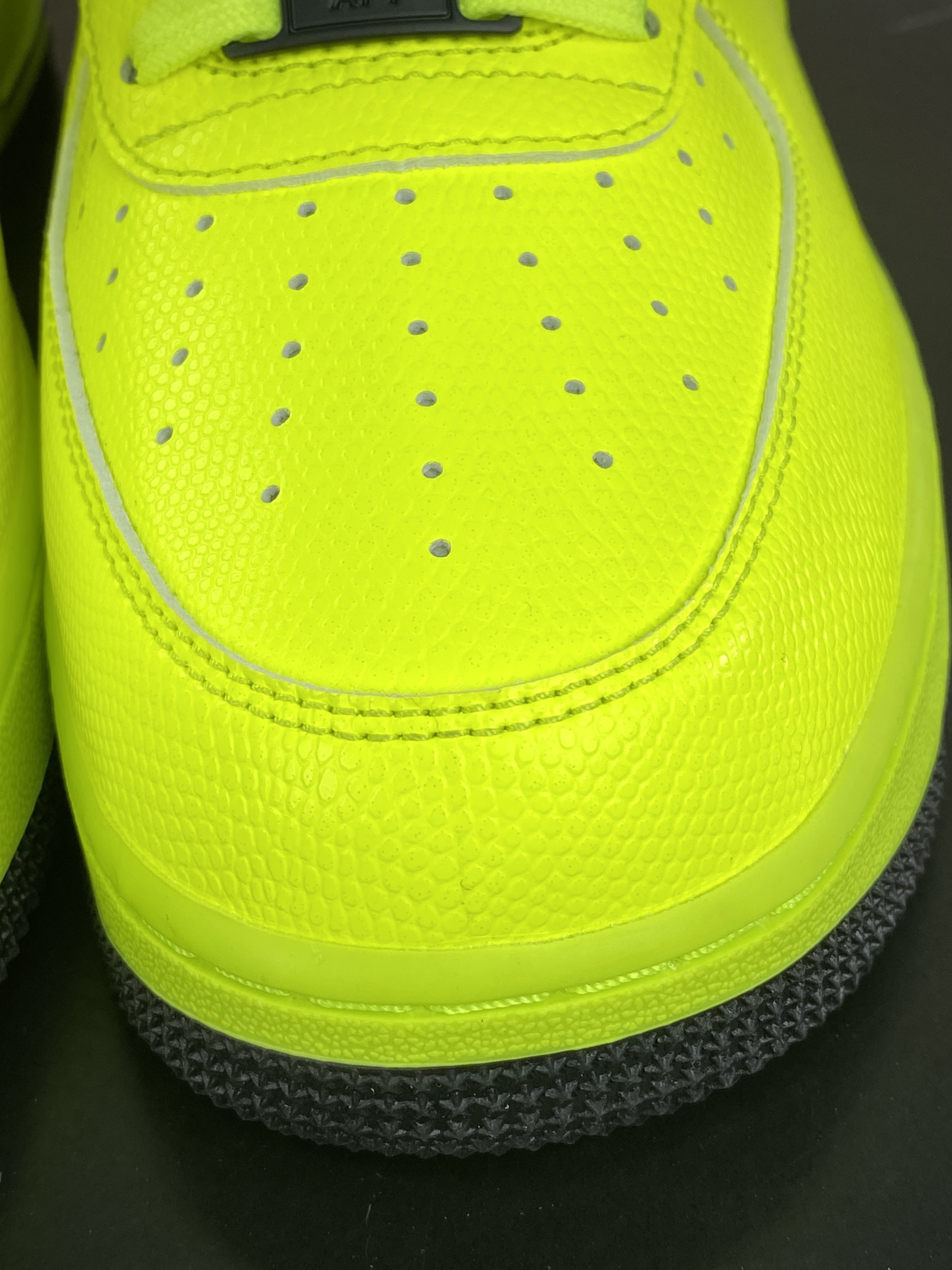 200 Nike Air Force 1’07 Low"Volt/Black/Volt"空军一号系列经典板鞋“皮革荧光绿黑”488298-703