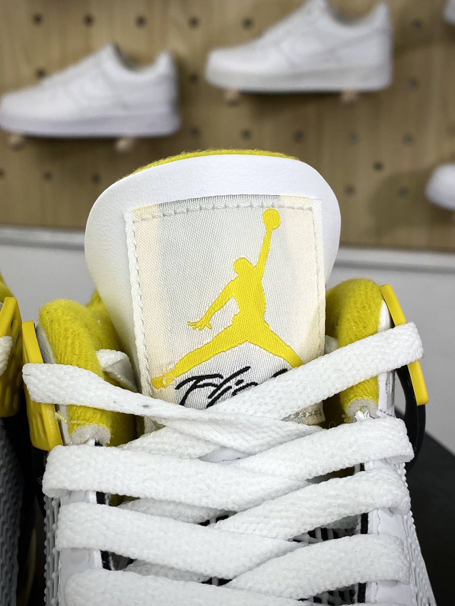 260 耐克Nike Air Jordan 4 Retro”Vivid Sulfur”迈克尔·乔丹AJ4代中帮篮球鞋“白金黑白”AQ9129-102