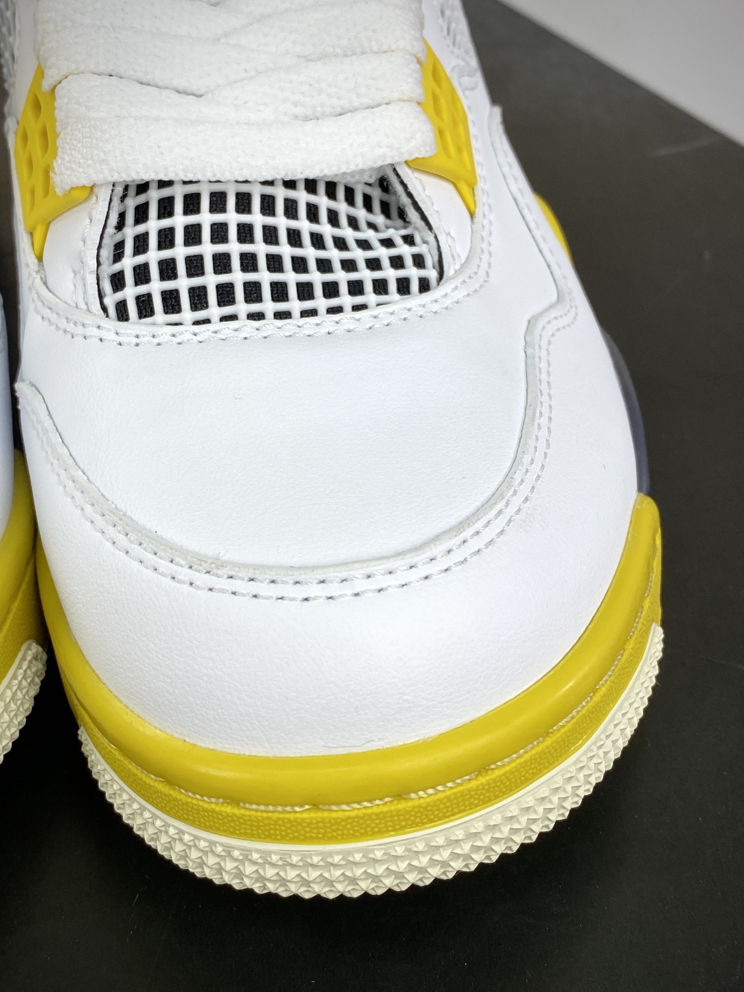 260 耐克Nike Air Jordan 4 Retro”Vivid Sulfur”迈克尔·乔丹AJ4代中帮篮球鞋“白金黑白”AQ9129-102