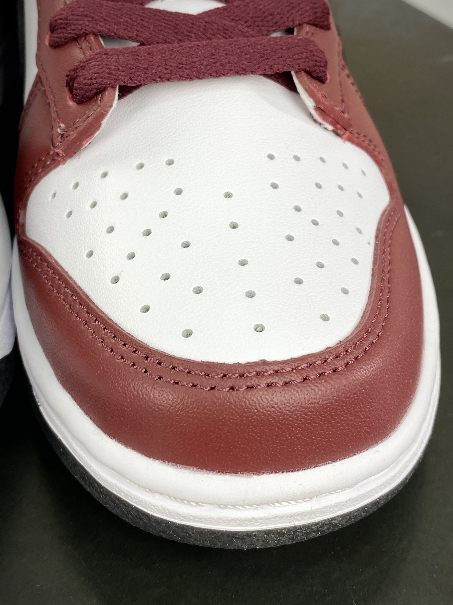 240 耐克Nike SB Dunk Low"Dark Team Red/Black"扣篮系列滑板板鞋“深酒红白黑”FJ4616-600