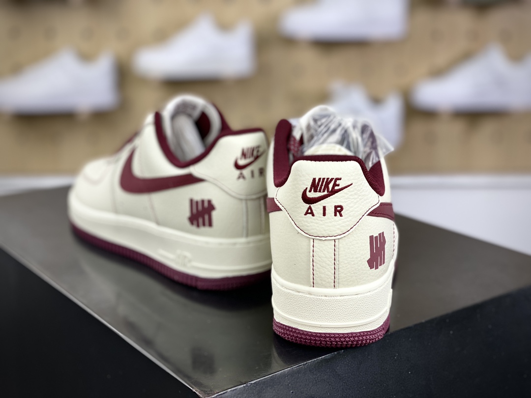 240 UNDEFEATED x Nike Air Force 1′07 Low”Beige/Wine Red”空军一号板鞋“皮革五杠米白酒红钩子”UN2395-523