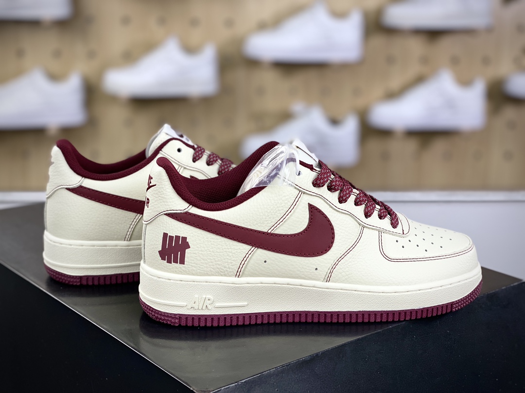 240 UNDEFEATED x Nike Air Force 1′07 Low”Beige/Wine Red”空军一号板鞋“皮革五杠米白酒红钩子”UN2395-523