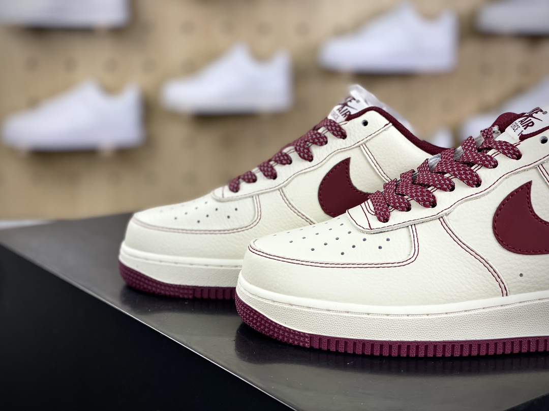 240 UNDEFEATED x Nike Air Force 1′07 Low”Beige/Wine Red”空军一号板鞋“皮革五杠米白酒红钩子”UN2395-523