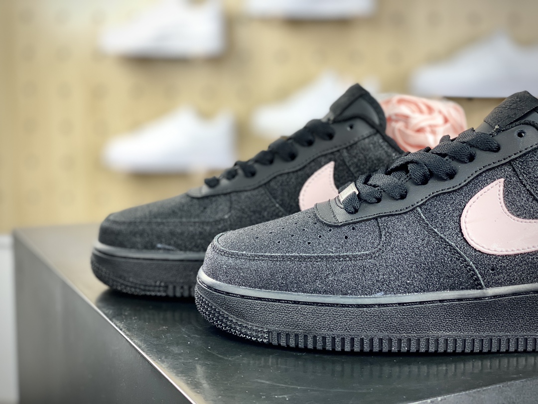 260 耐克Nike Air Force 1'07 Low”Black/Pink Swan”空军一号低帮板鞋“黑淡粉天鹅满天星”CW2288-013