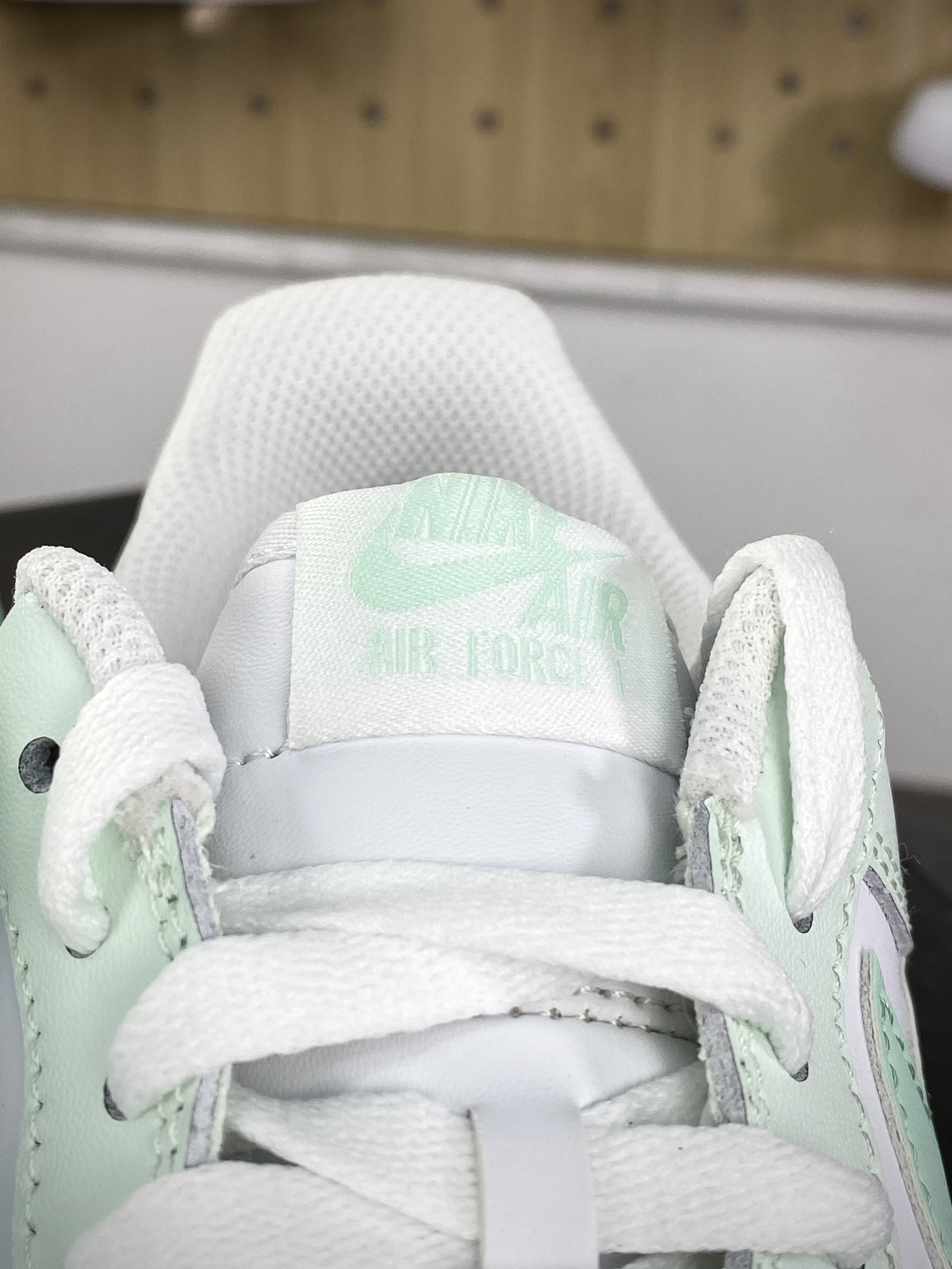 200 耐克Nike Air Force 1’07 Low”Barely Green/Mint Foam”空军一号系列板鞋“皮革浅绿薄荷绿”FZ4123-394