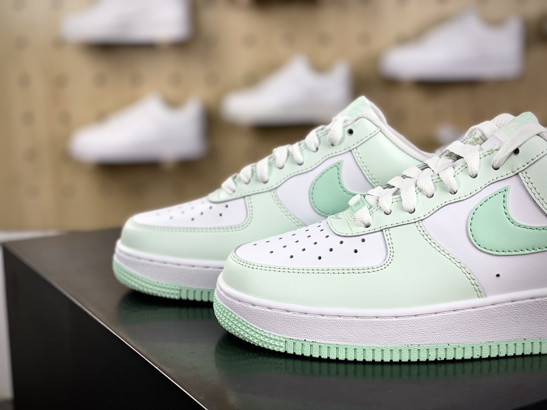 200 耐克Nike Air Force 1’07 Low”Barely Green/Mint Foam”空军一号系列板鞋“皮革浅绿薄荷绿”FZ4123-394