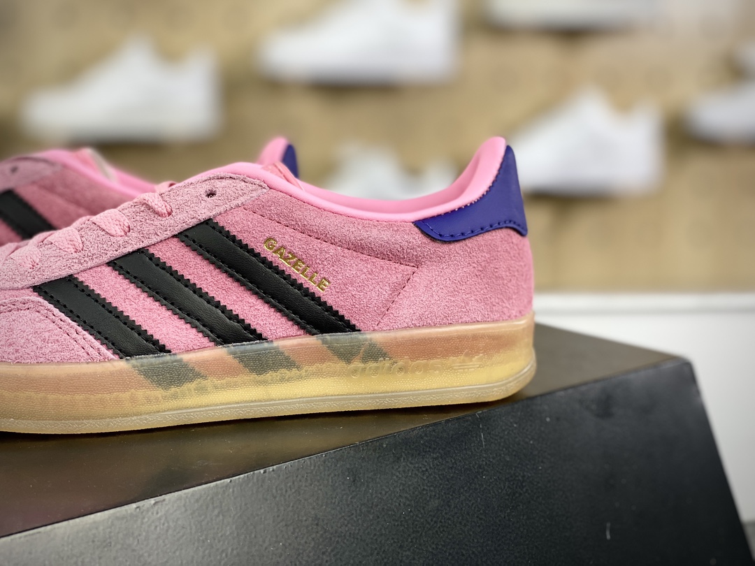 220 阿迪达斯Adidas Gazelle Indoor Trainers 羚羊内训系列低帮复板鞋“翻毛玫粉藏蓝生胶底”IE7002