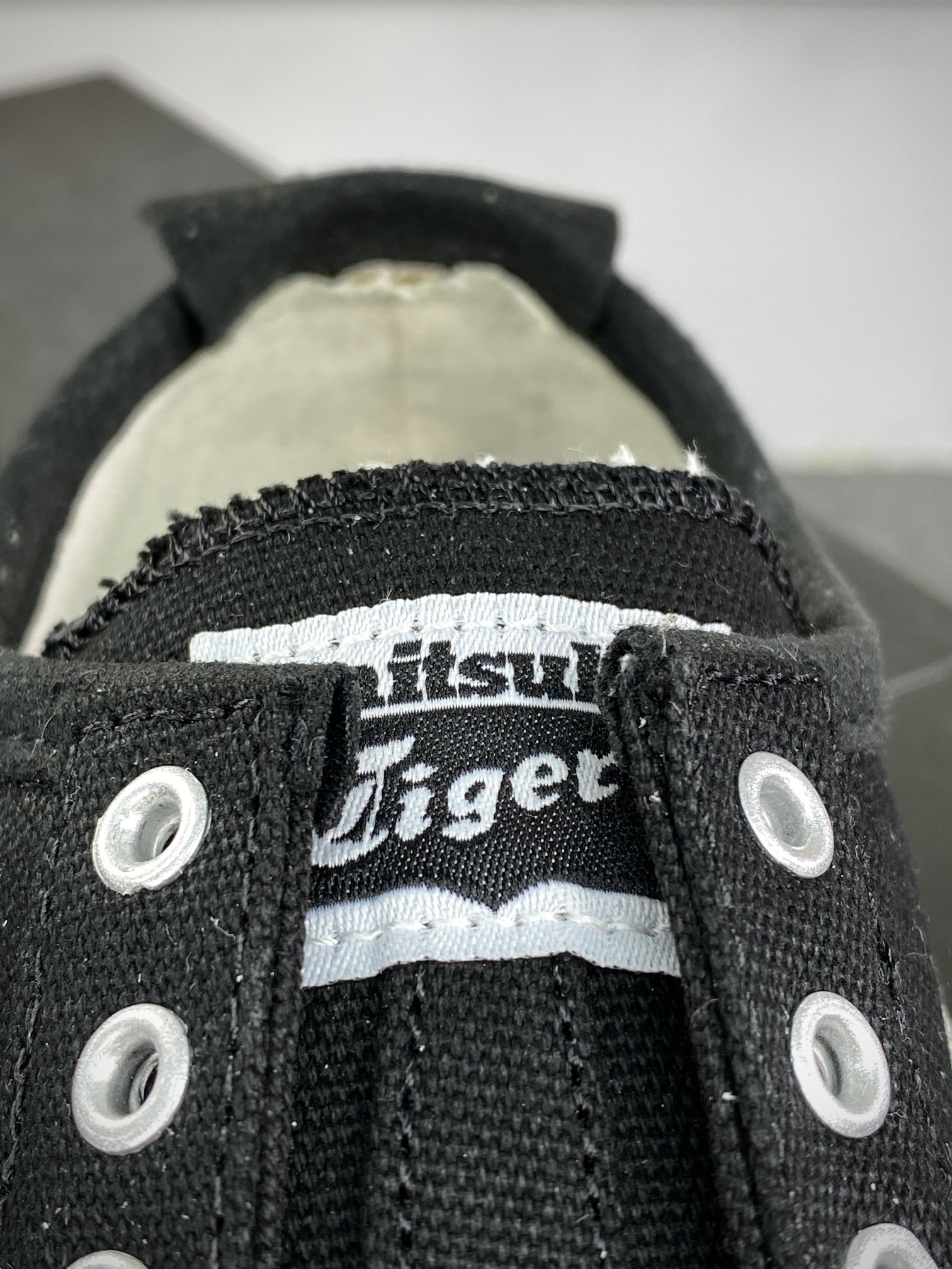 140 鬼塚虎/Onitsuka Tiger  Mexico 66 Slip-On 墨西哥系列复古慢跑鞋“帆布黑白”1183A746-001