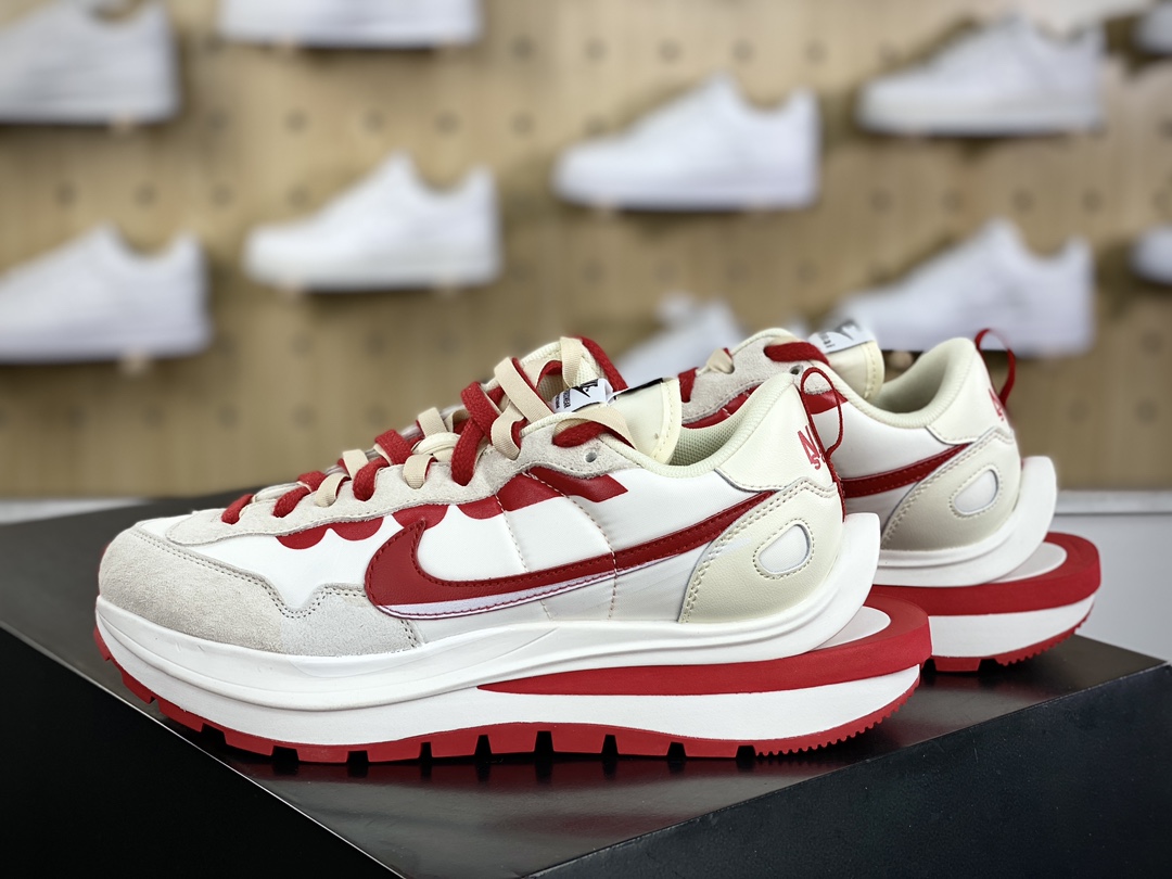 240 Sacai x Nike VaporWaffle 3.0”Beige/University Red”系列慢跑鞋“厚布米白大学红重叠双钩子”DD1875-110