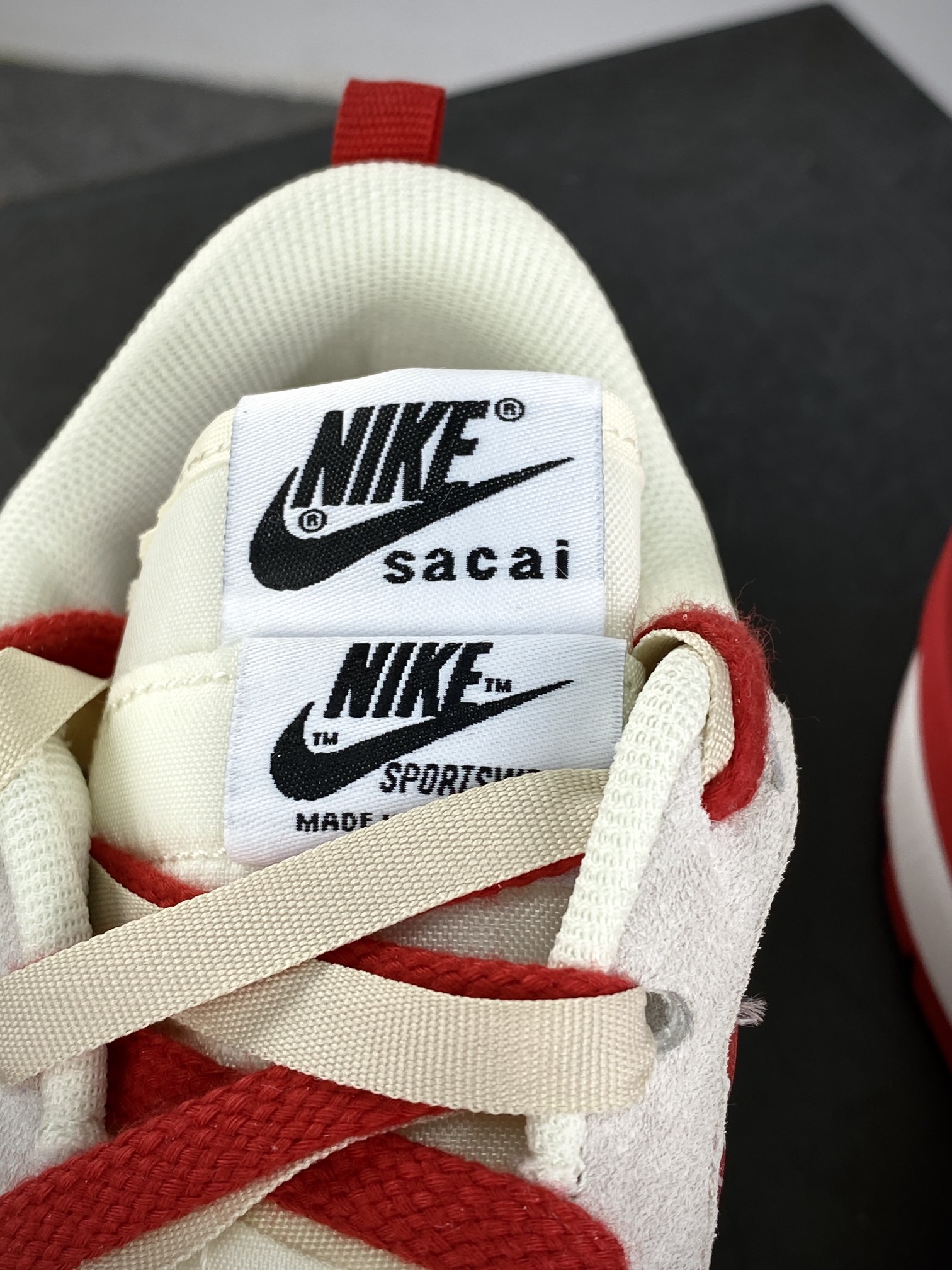 240 Sacai x Nike VaporWaffle 3.0”Beige/University Red”系列慢跑鞋“厚布米白大学红重叠双钩子”DD1875-110