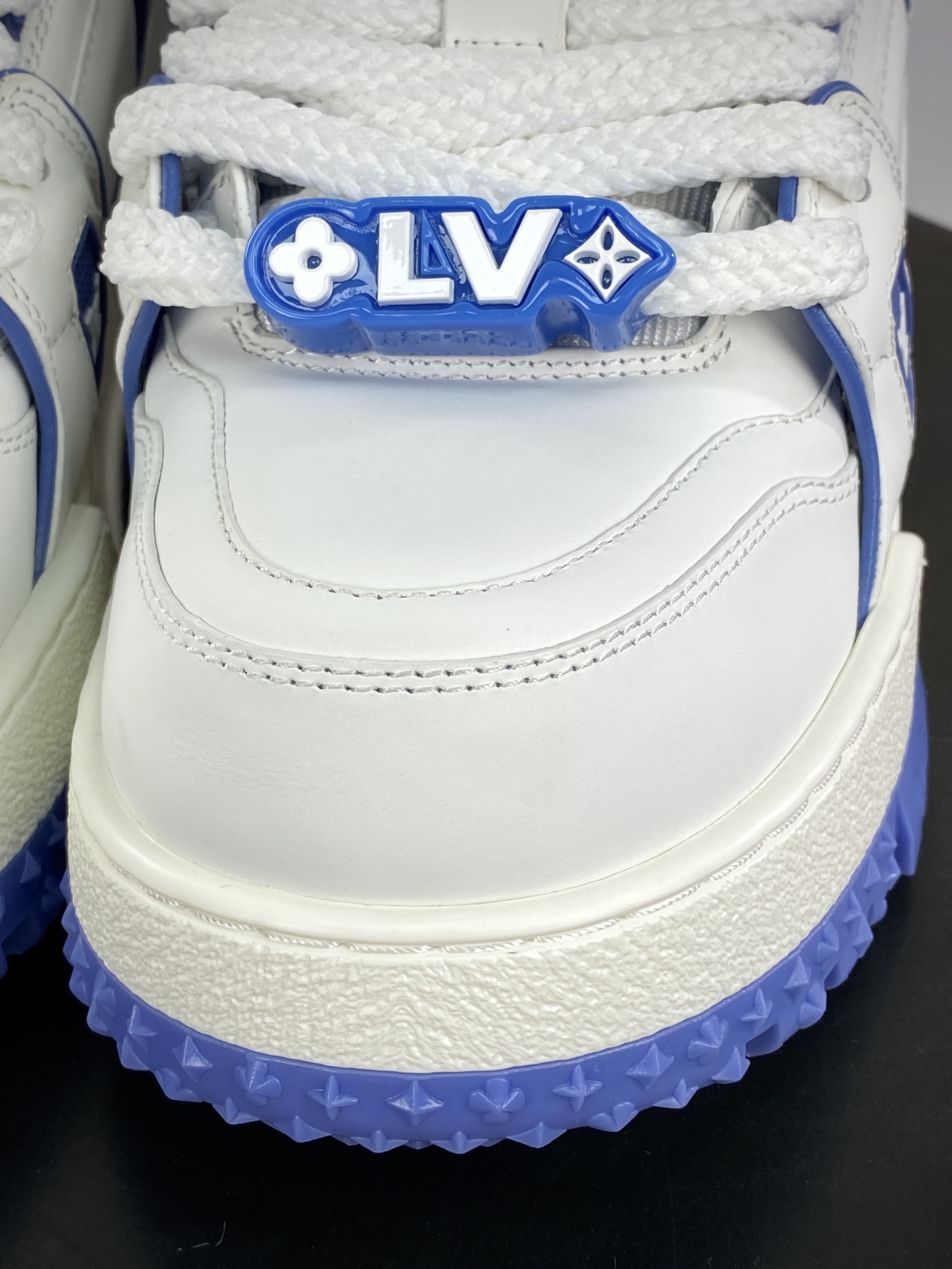 550 LV路易威登Louis Vuitton Trainer Maxi Low Leather Sneaker 板鞋“蓝白胖丁面包LV”1A88BK