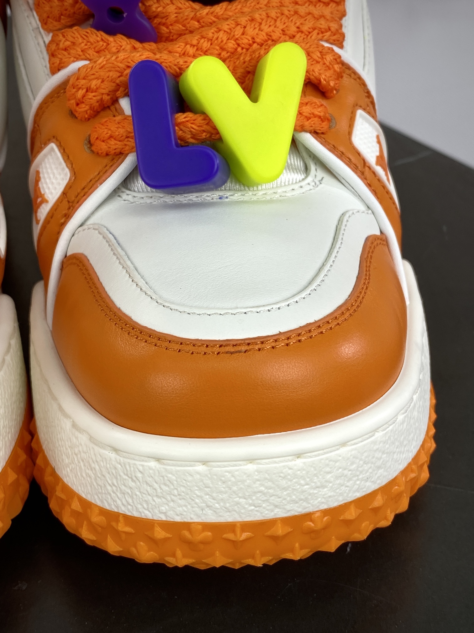 550 LV路易威登Louis Vuitton Trainer Maxi Low Leather Sneaker 面包百搭篮球板鞋“橘白胖丁面包LV”1A88BK