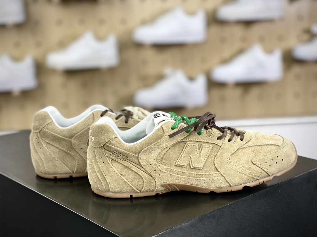 380意大利奢侈品牌/缪缪MiuMiu x NB新百伦New Balance 530 SL系列慢跑鞋“联名翻毛卡其鞋带”5E165E_Z5O_F0401_F_D005