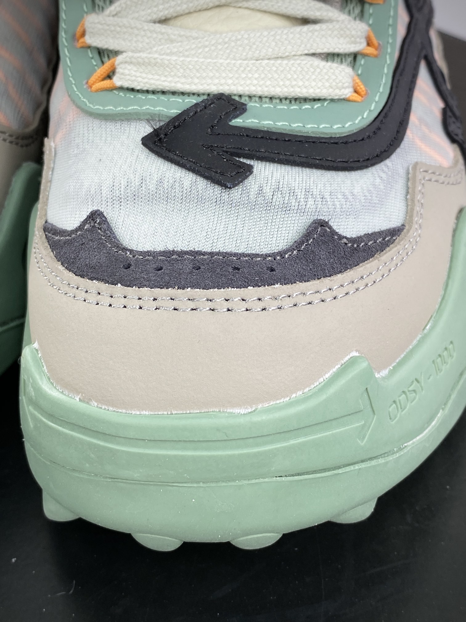 380 Off-White ODSY-1000 Chunky Arrow 系列低帮箭头增高老爹风运动鞋“白绿”OMIA139R21FAB0010145