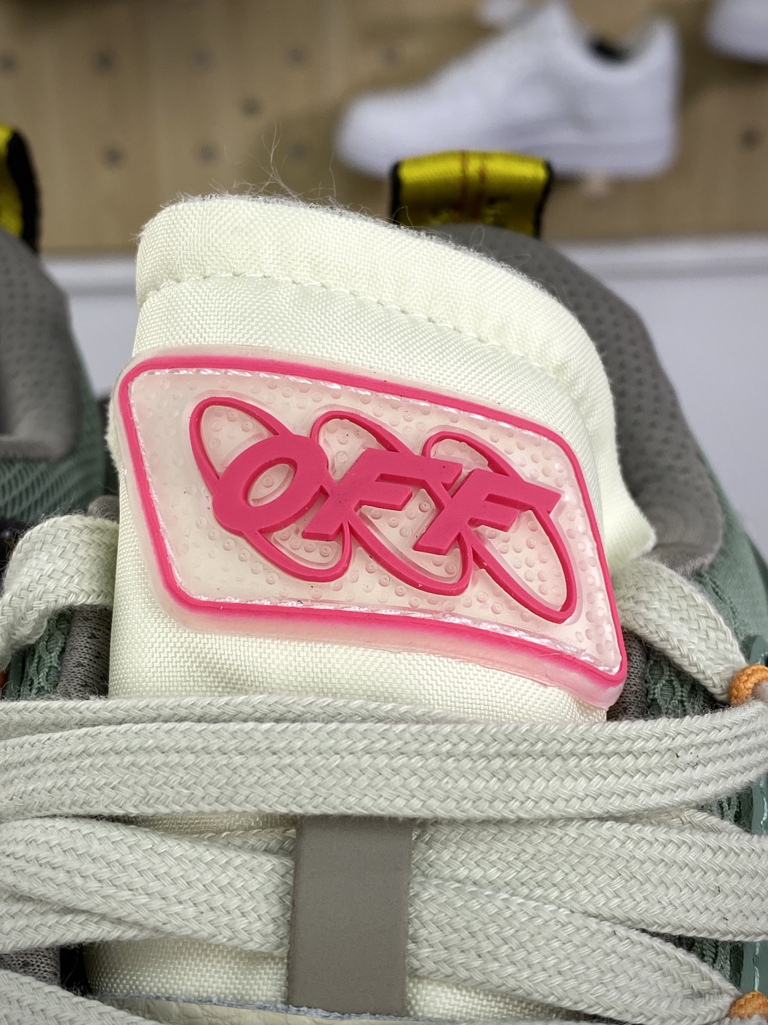 380 Off-White ODSY-1000 Chunky Arrow 系列低帮箭头增高老爹风运动鞋“白绿”OMIA139R21FAB0010145