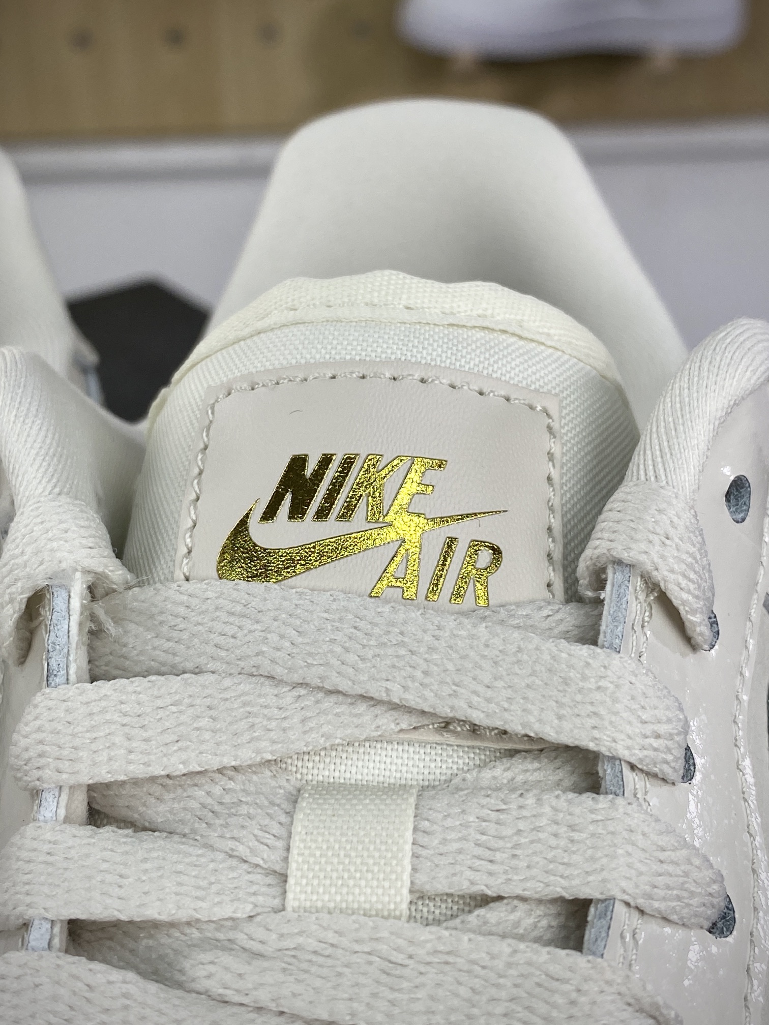 200 耐克Nike Wmns Air Force 1’07 Low LX”White/Photon Dust”空军一号板鞋“拼色白光骨灰”DZ2708-102