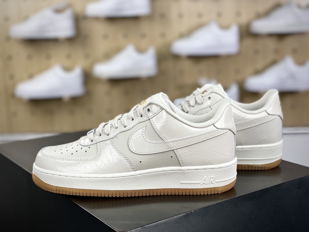 200 耐克Nike Wmns Air Force 1’07 Low LX”White/Photon Dust”空军一号板鞋“拼色白光骨灰”DZ2708-102